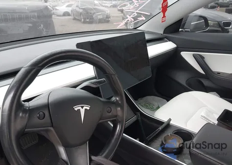 2018 Tesla Model 3 Long Range/Performance z USA, uszkodzony, nr VIN 5YJ3E1EB2JF111764